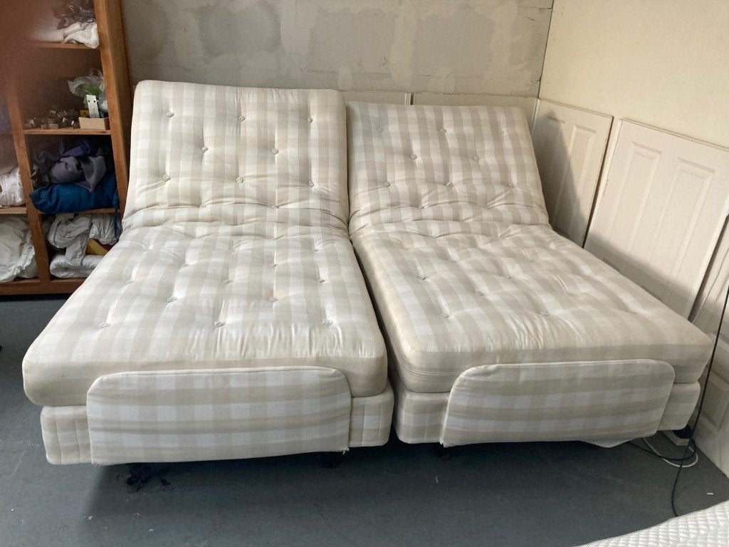 Elektrisch verstelbaar boxspring Hastens XXL, Ophalen, Gebruikt, 210 cm, Crème