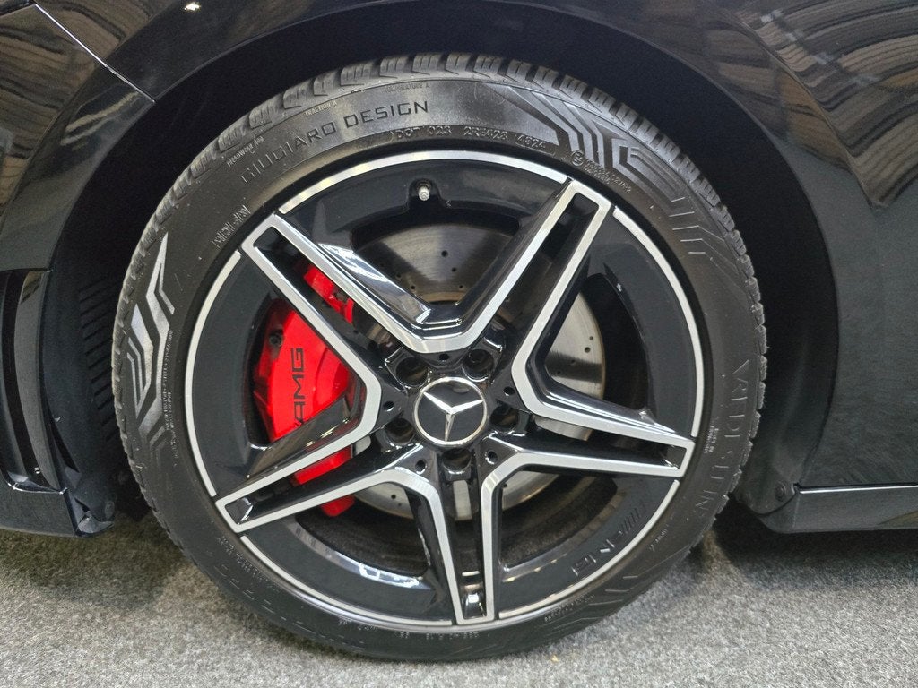 Mercedes-Benz A-klasse AMG 35 4MATIC Premium Pano Sfeer Came, Auto's, Mercedes-Benz, Automaat, Leder en Stof, Zwart, 14 km/l