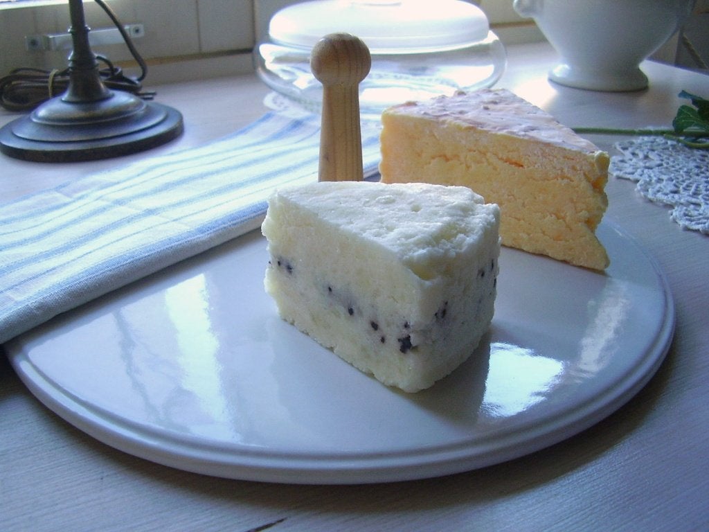 Brocant kaasplateau of cakeplateau van wit porselein, Ophalen of Verzenden