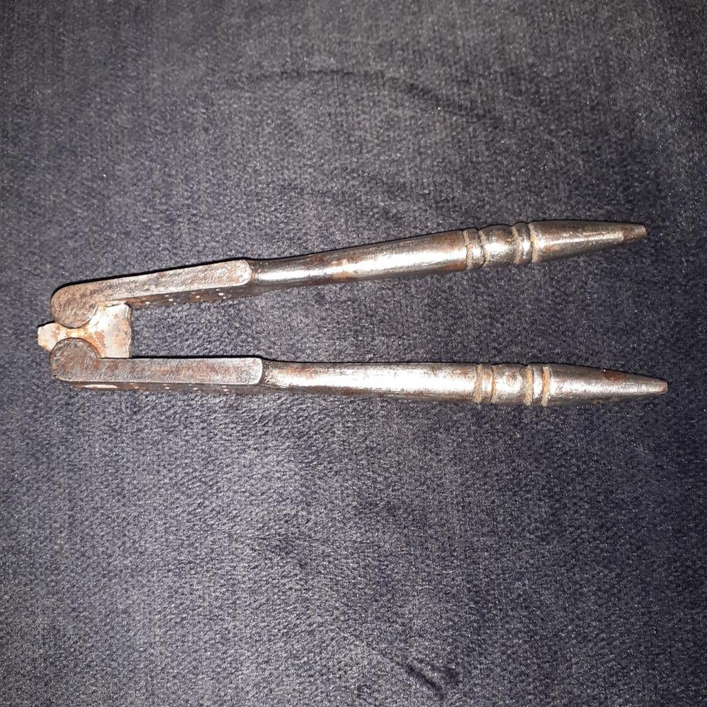 Antieke metalen notenkraker, Ophalen of Verzenden