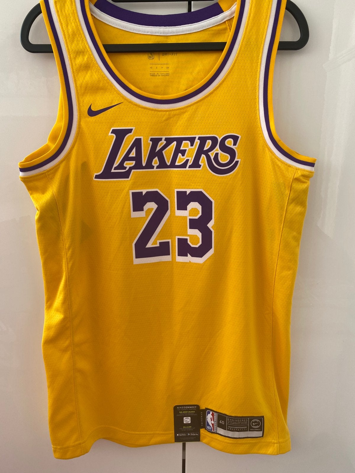 Nike NBA Lakers LeBron James 23 Jersey Nieuw Maat S, Ophalen of Verzenden, Nieuw, Maat 46 (S) of kleiner, Geel