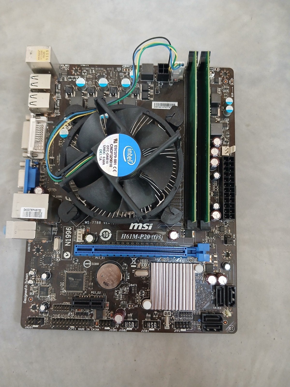 MSI H61M-P20 (G3) Moederbord met Intel CPU Koeler, Gebruikt, DDR3, Ophalen of Verzenden, Micro-ATX