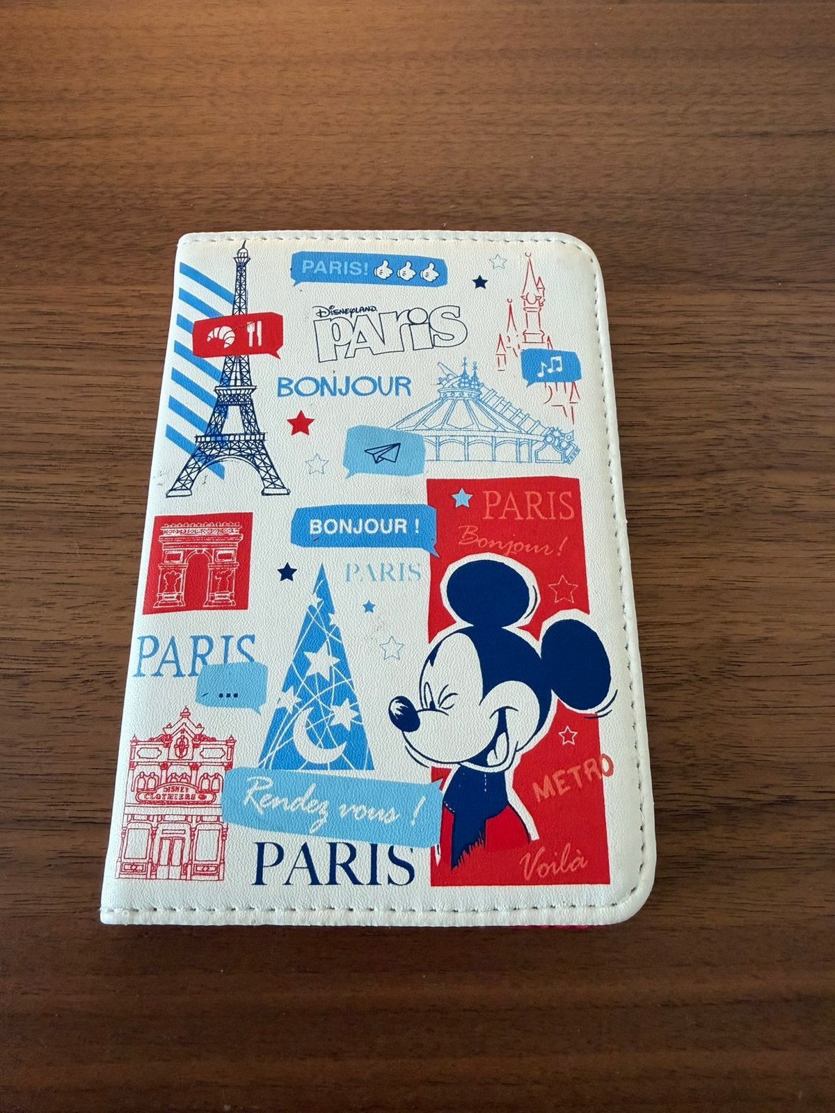 Disney Paris Mickey Mouse Paspoorthoesje, Verzamelen, Disney, Verzenden, Mickey Mouse, Zo goed als nieuw, Overige typen