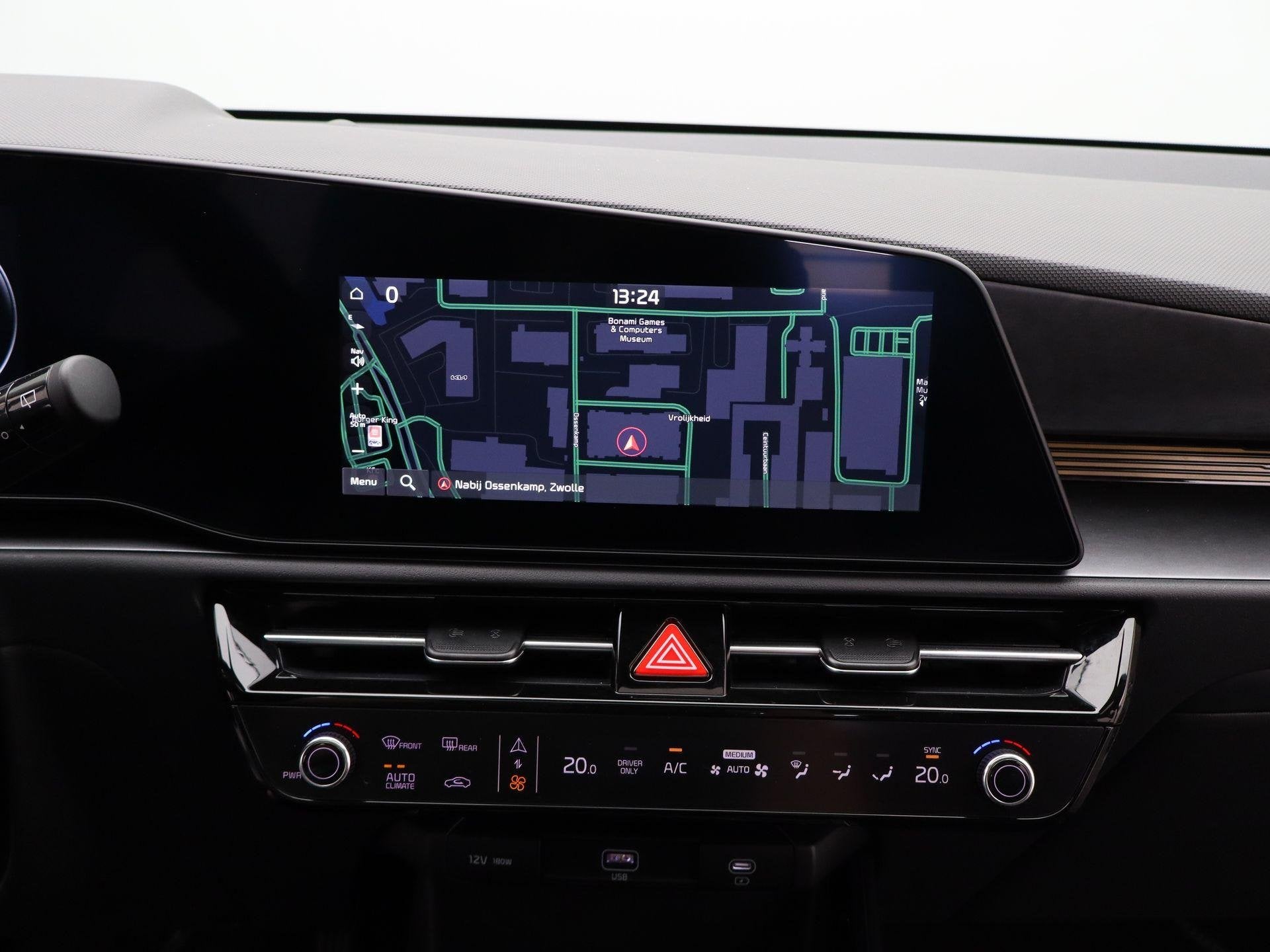Foto 11 van Kia Niro 1.6 GDi Hybrid DynamicPlusLine | Open dak | Clima |
