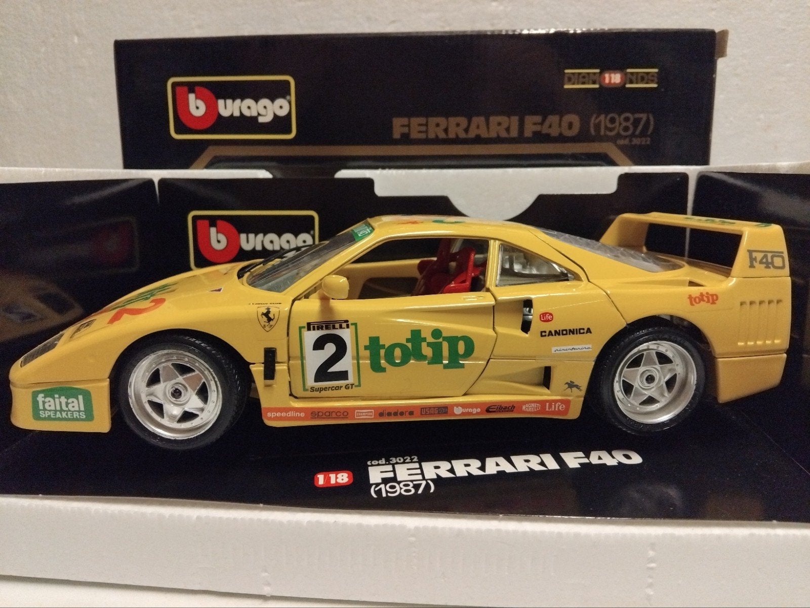 Ferrari F40 geel #2 Totip editie Bburago metal 1:18 KRD, Hobby en Vrije tijd, Modelauto's | 1:18, Ophalen of Verzenden, Zo goed als nieuw