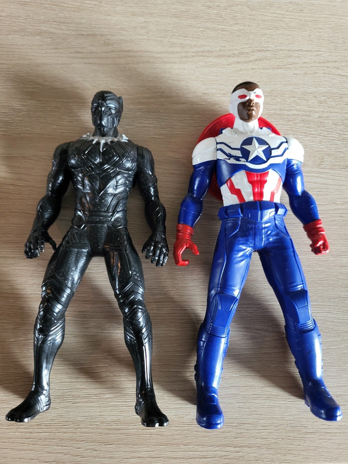 Black Panther en Captain America actiefiguren - 25 cm, Kinderen en Baby's, Ophalen of Verzenden, Zo goed als nieuw