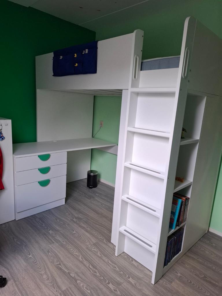 Småstad hoogslaper met bureau en opbergruimte, Huis en Inrichting, Slaapkamer | Stapelbedden en Hoogslapers, Gebruikt, Hoogslaper