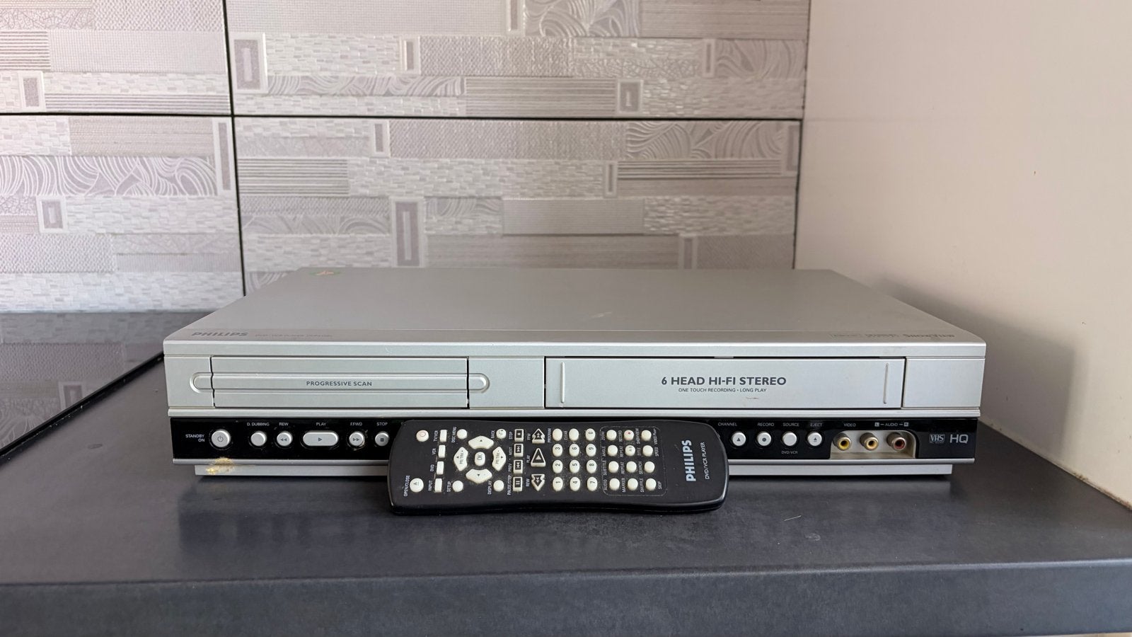 Philips DVD/VHS speler + afstandsbediening, Ophalen of Verzenden, Zo goed als nieuw, VHS-speler of -recorder