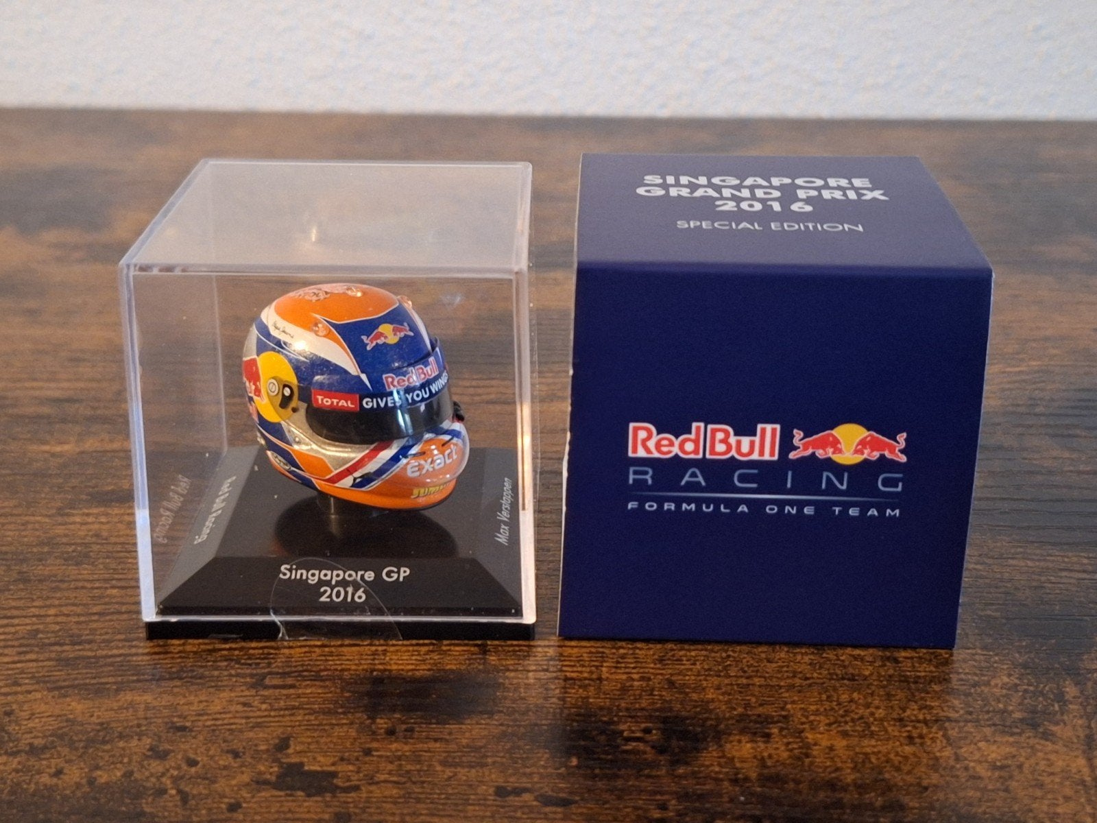 Max verstappen Singapore GP 2016 RBR 1:8 € 45, Verzamelen, Ophalen, Zo goed als nieuw, Formule 1