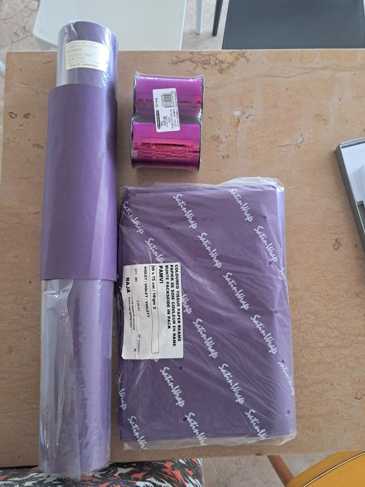 Cadeau- en crepe papier, 2x grote rol lint, paars, Ophalen of Verzenden, Nieuw