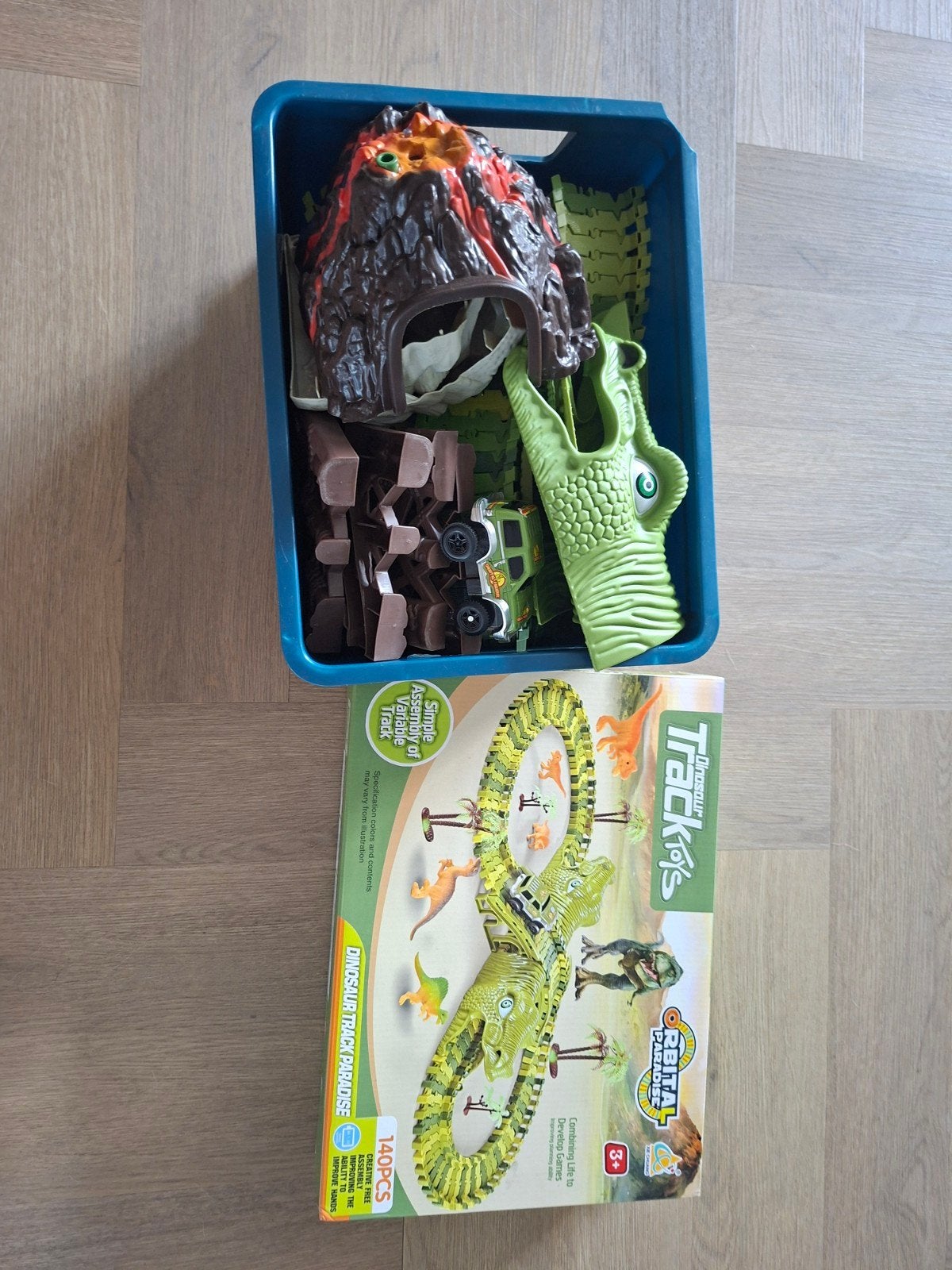 Dinosaurusbaan speelset met vulkaan en auto, Ophalen, Gebruikt, Jongen of Meisje