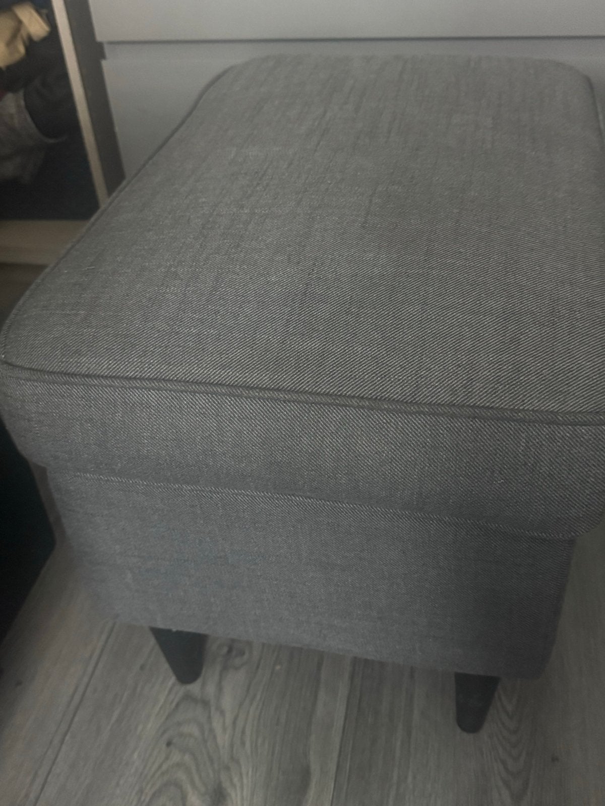 Grijze stoffen poef - Zo goed als nieuw, Minder dan 50 cm, 50 tot 75 cm, Ophalen of Verzenden, Zo goed als nieuw