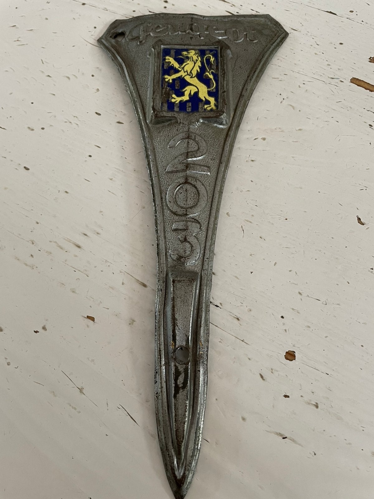 Peugeot 203 Hood ornament / neusembleem, Ophalen of Verzenden, Gebruikt, Auto's