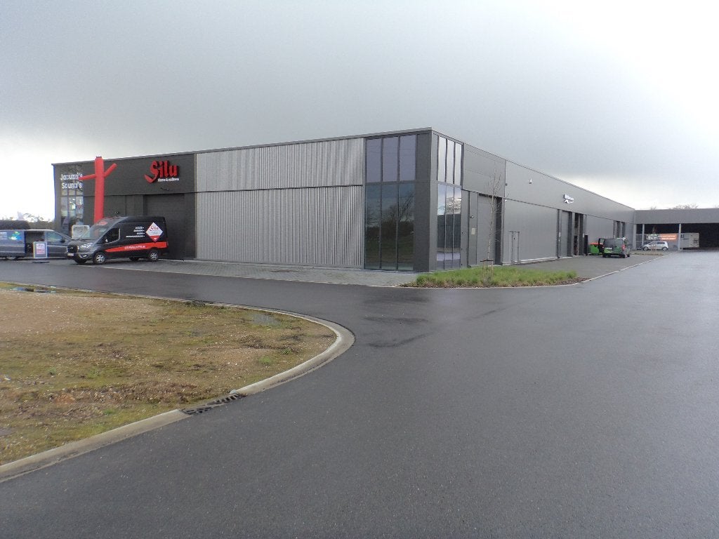 Magazijn - Loods te huur in Maaseik, 225 m², Huur, Bedrijfsruimte