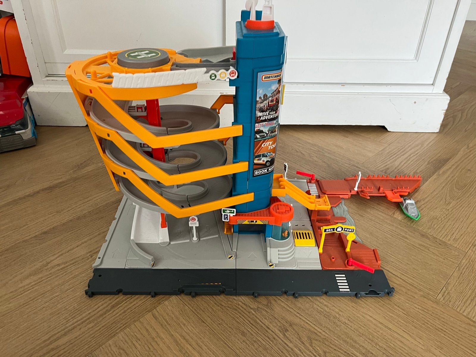 Matchbox City Speeltoren Garage met Helikopterplatform, Ophalen, Gebruikt