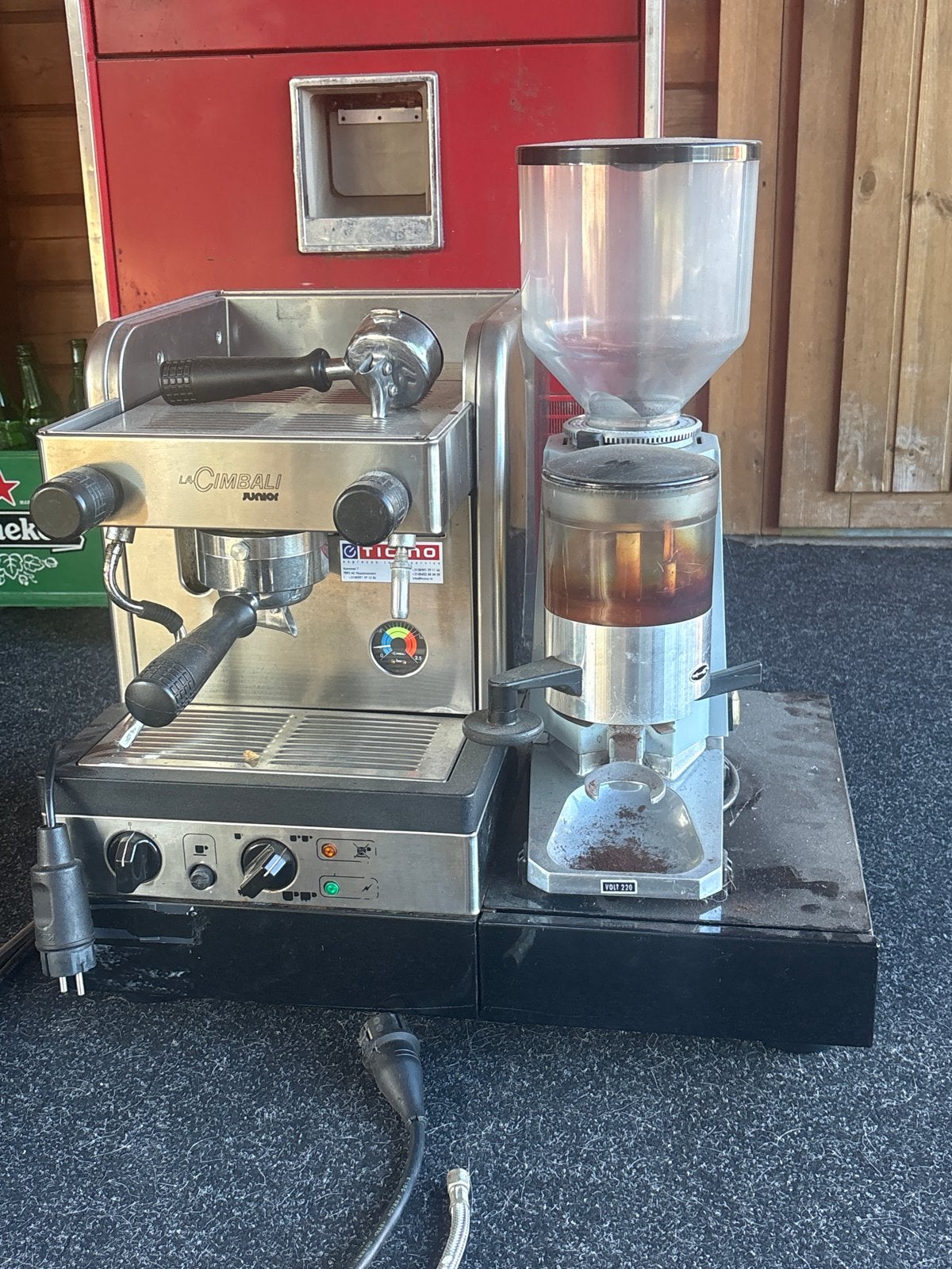 La Cimbali Junior Espressomachine met bonenmaler, Stoompijpje, Gebruikt, Espresso apparaat, 2 tot 4 kopjes