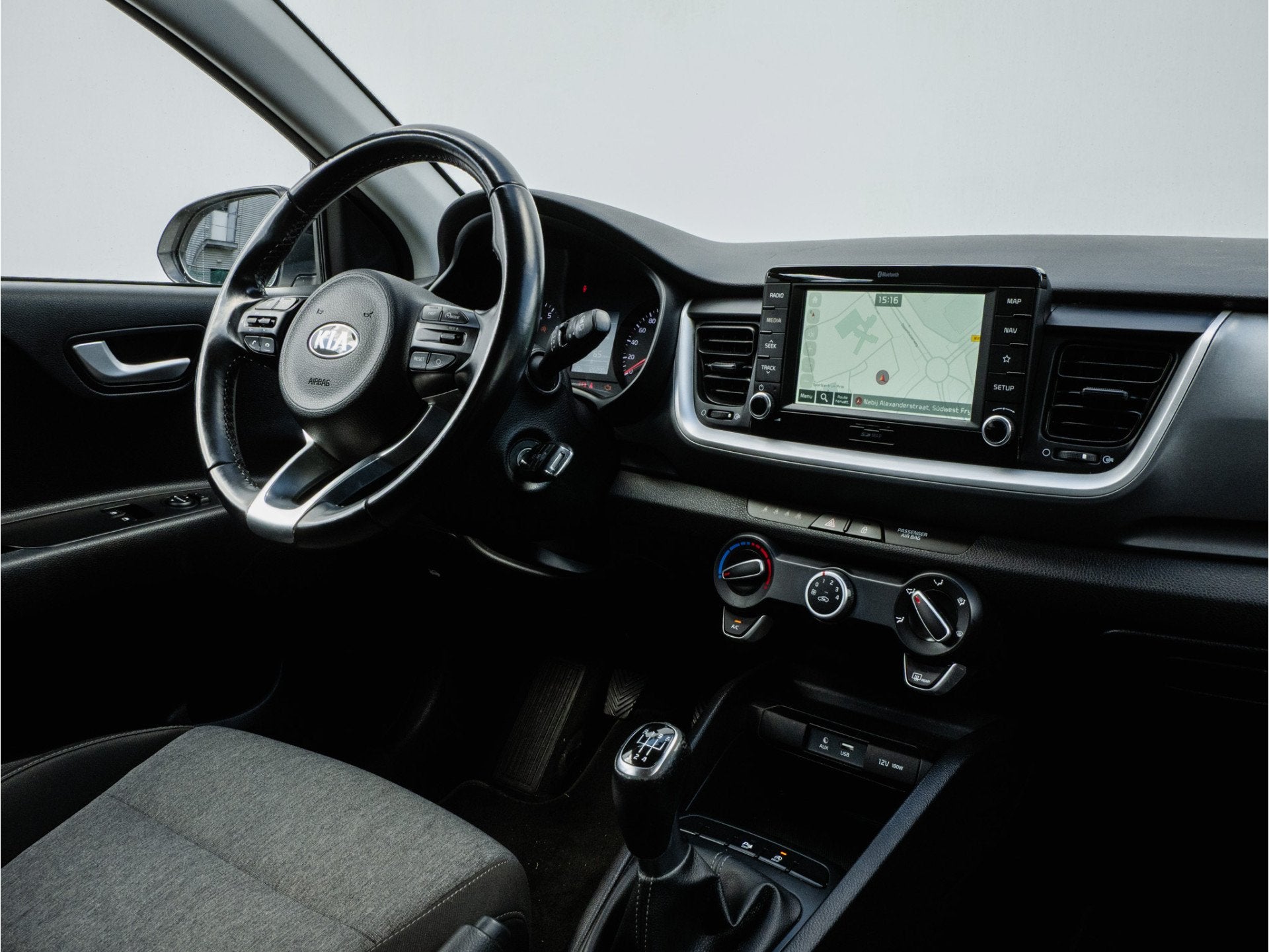 Kia Stonic 1.0 T-GDi DynamicLine Trekhaak/ Camera/ Navigatie, Voorwielaandrijving, Gebruikt, Lichtsensor, Met garantie (alle)
