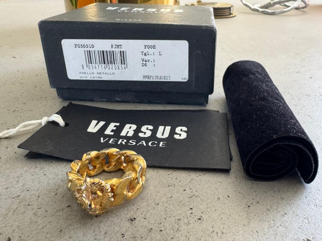 Super mooie Originele Versace Versus ring Maat:L IZGST!, Sieraden, Tassen en Uiterlijk, Ringen, Gebruikt, IJzer of Staal, 19 tot 20