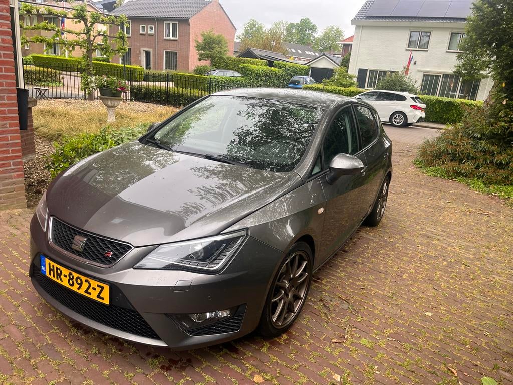 Seat Ibiza 1.0 TSI 70KW 5DRS 2016 Grijs | Apple CarPlay, Voorwielaandrijving, 40 €/maand, 995 kg, Ibiza