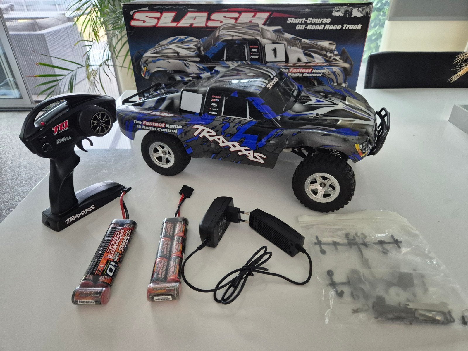 Traxxas Slash Blauw 2.4GHz (RC auto), Ophalen, Zo goed als nieuw, Elektro, Auto offroad