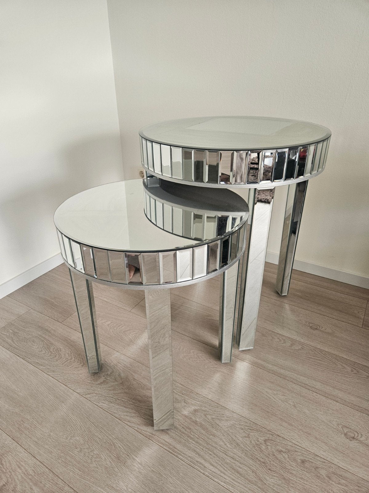 Beliani RIMARDE bijzettafel set van 2 Glas, Huis en Inrichting, Ophalen, Rond, 55 tot 75 cm, Modern