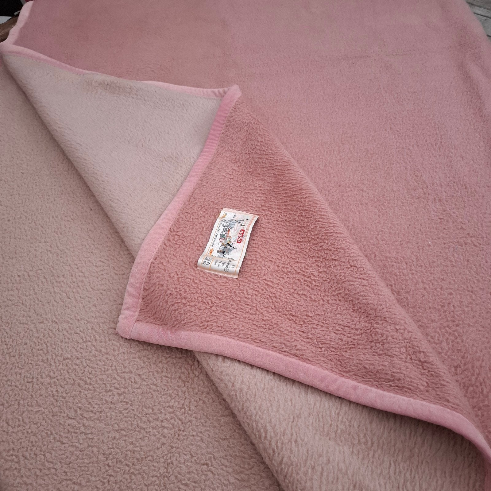 Vintage oudroze dralon deken woondeken plaid AaBe 240x220, Ademend, Overige materialen, Tweepersoons, Ophalen of Verzenden