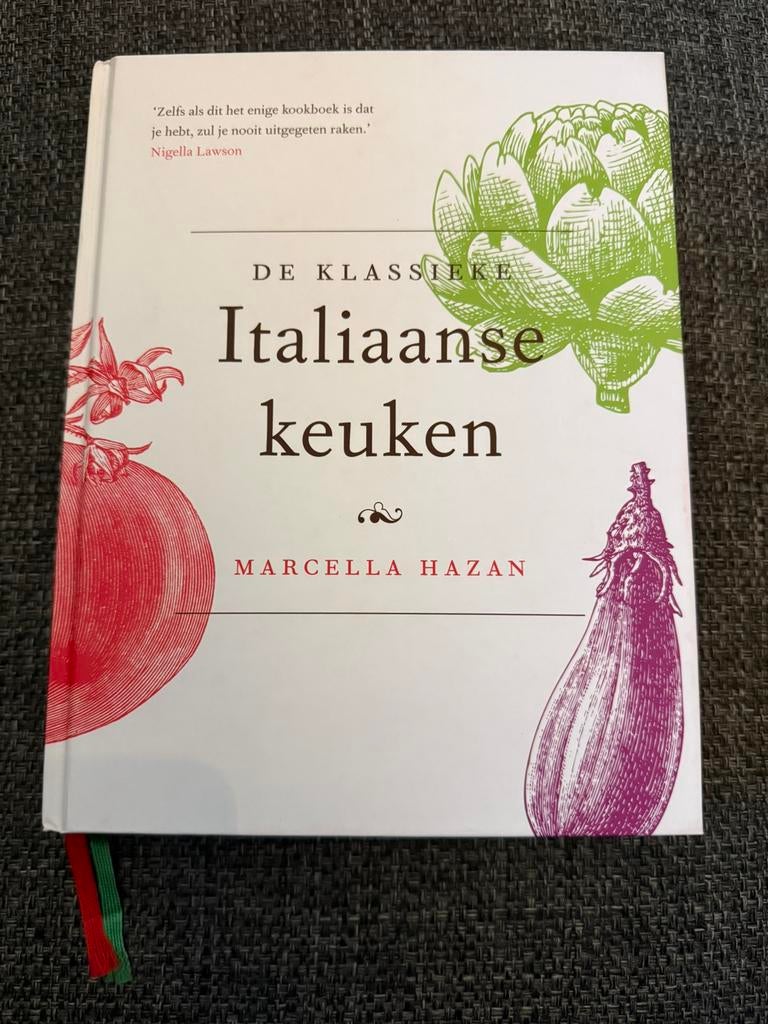 Marcella Hazan - De Klassieke Italiaanse keuken, Ophalen of Verzenden, Zo goed als nieuw, Marcella Hazan, Italië