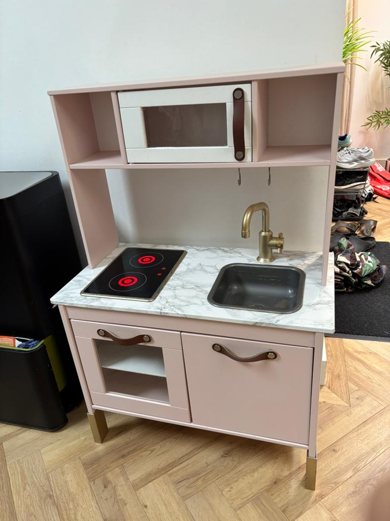 IKEA DUKTIG keuken - Roze -  leder handgrepen - accessoires, Ophalen, Gebruikt, Hout, Speelkeuken
