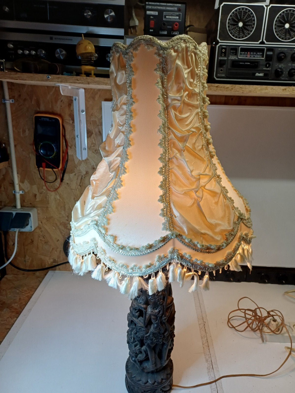 Vintage Balinese Lamp Gesneden Houten Voet en Stoffen Kap, Ophalen of Verzenden
