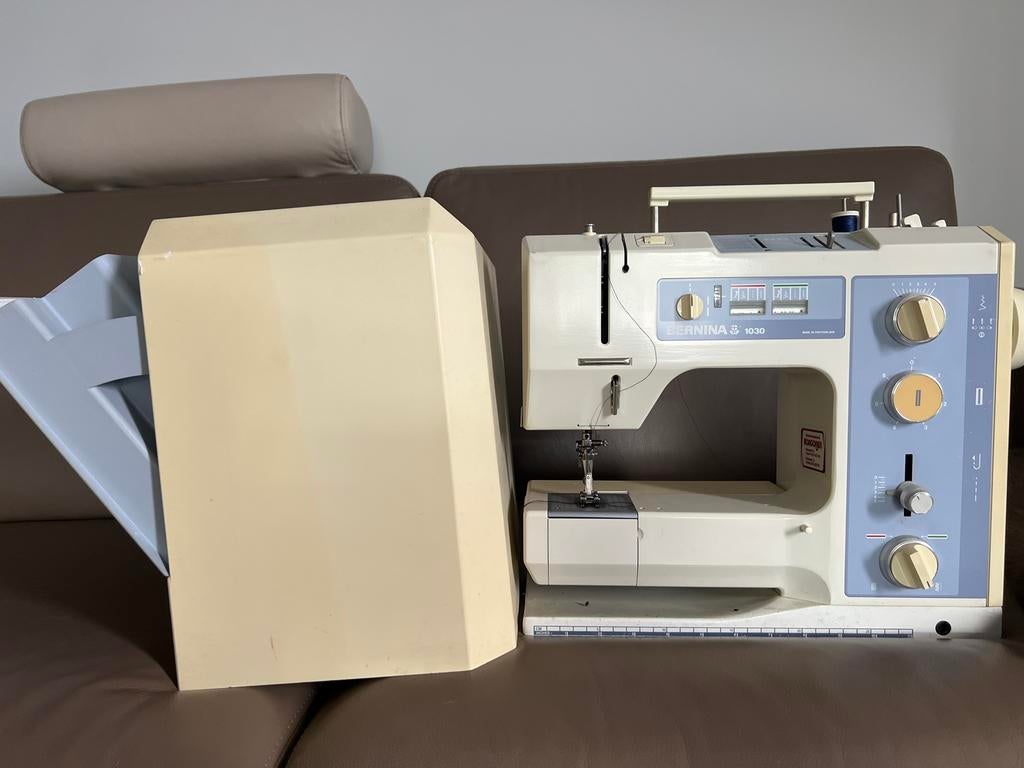 Bernina 1030 Naaimachine - Zwitserse Kwaliteit, Hobby en Vrije tijd, Naaimachines en Toebehoren, Ophalen, Gebruikt, Naaimachine
