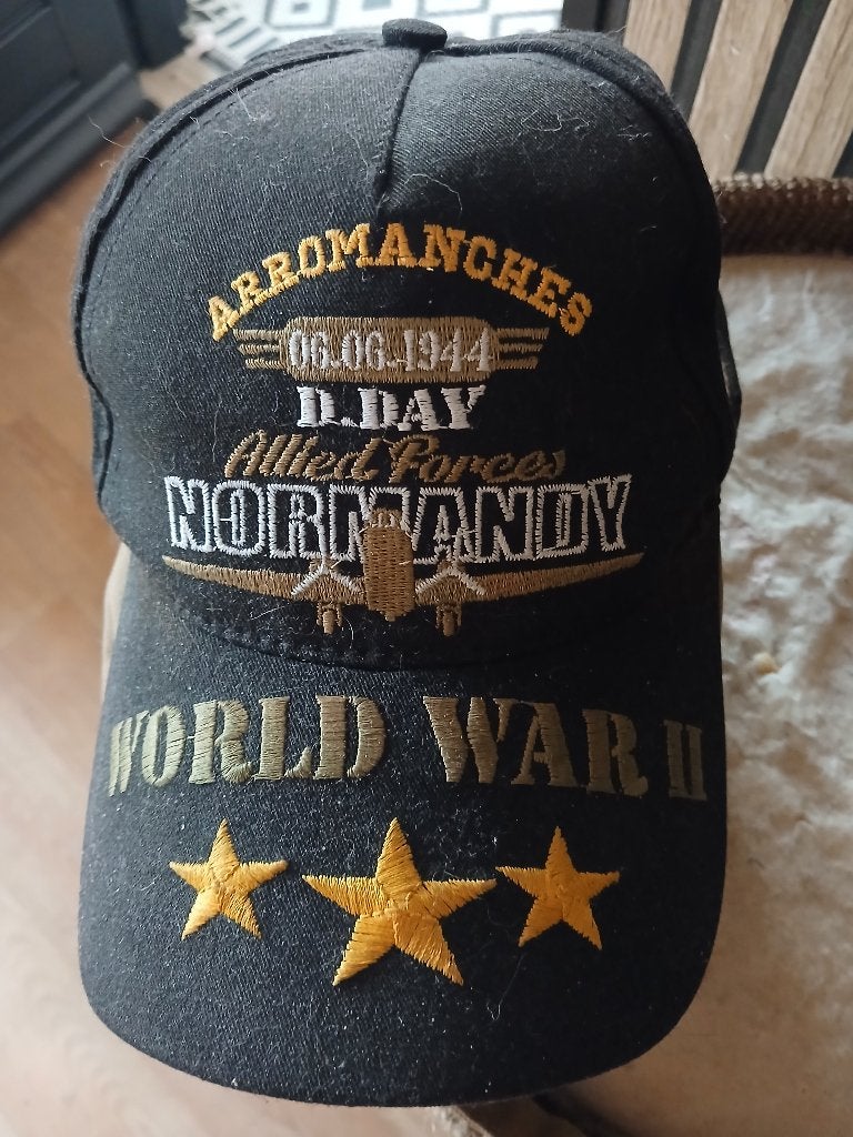 OPERATION OVERLORD - D.DAY -WW2 -ALLIED FORCES - NORMANDY, Ophalen of Verzenden, Zo goed als nieuw, One size fits all, Pet