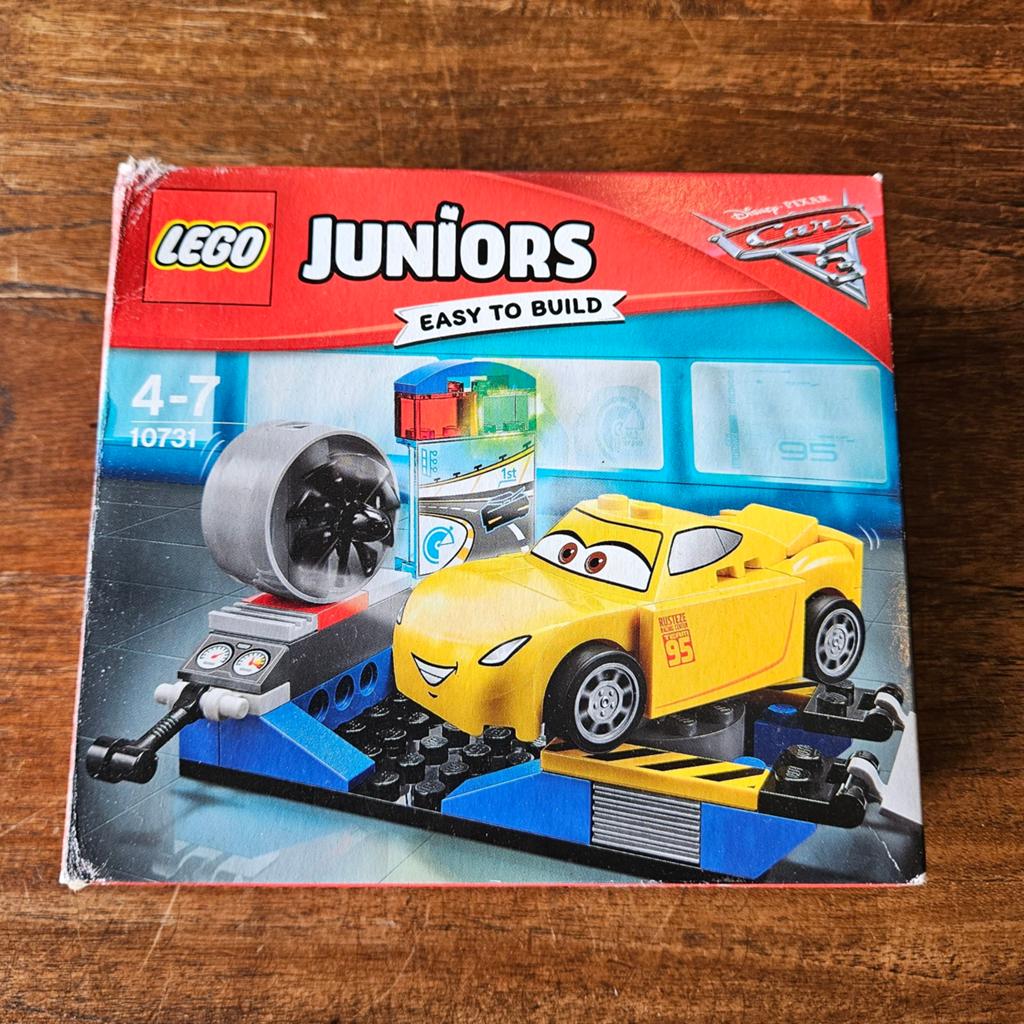 10731 Lego Juniors Cars compleet met doos en boek, Kinderen en Baby's, Speelgoed | Duplo en Lego, Ophalen of Verzenden, Gebruikt