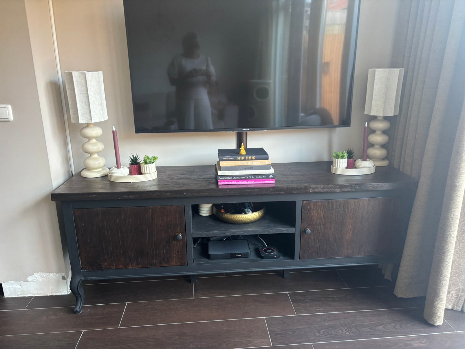 TV kast, zeer solide, zwart mat met wengé beits, Ophalen, Gebruikt, 150 tot 200 cm, Eikenhout
