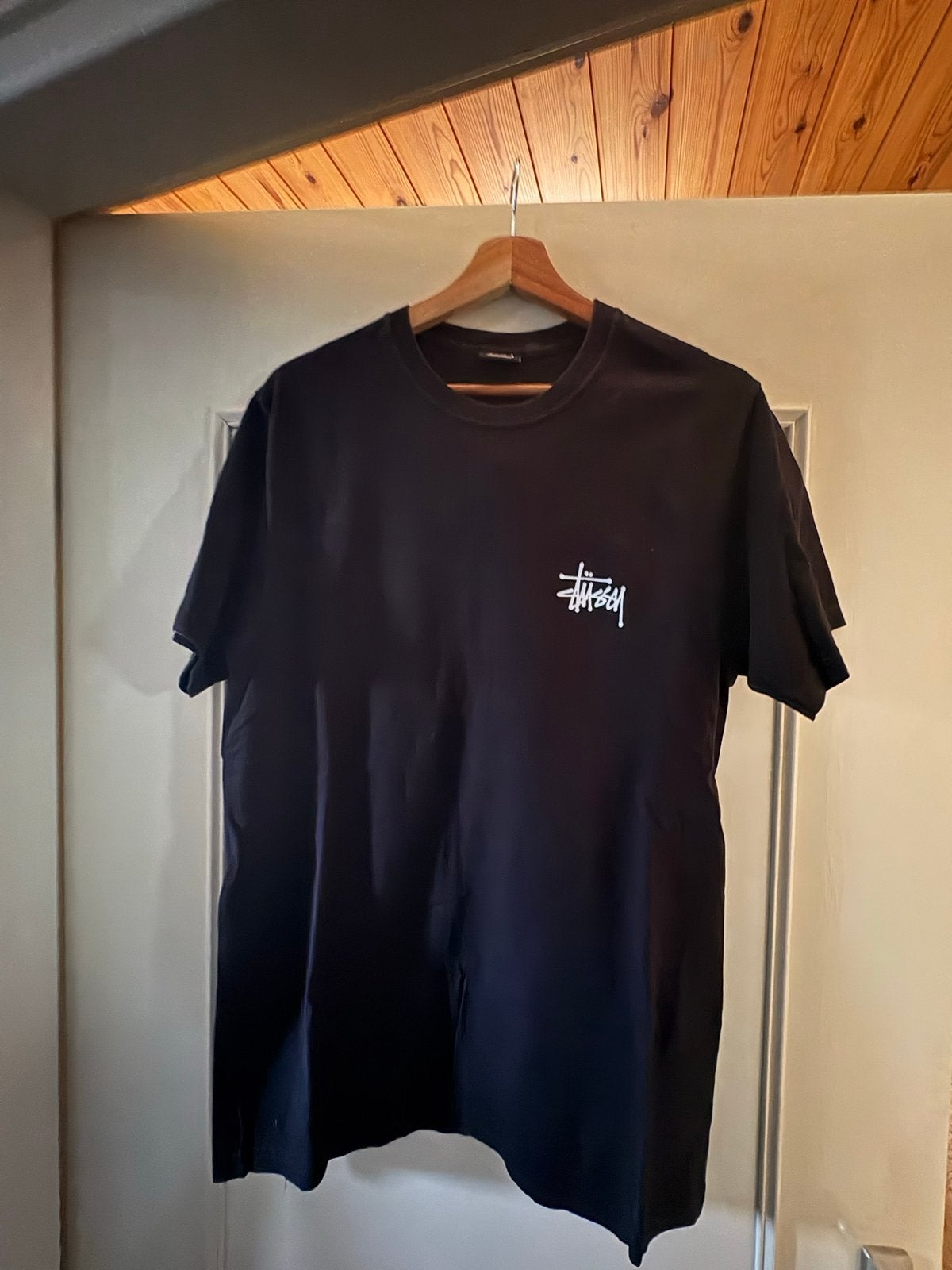 Stussy T-shirt Zwart met Wit Logo, Kleding | Heren, T-shirts, Ophalen of Verzenden, Gedragen, Maat 48/50 (M), Zwart