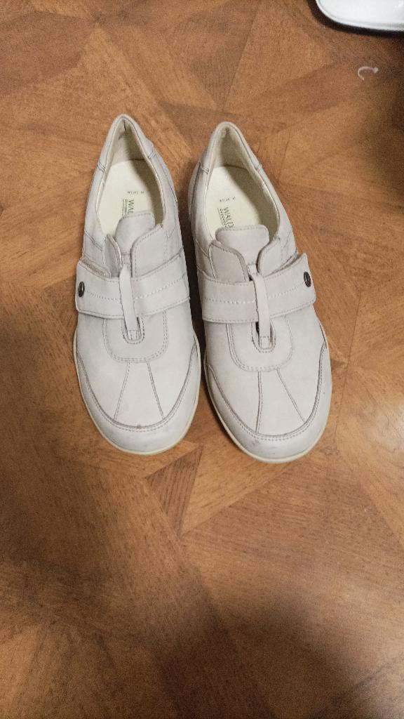 Waldlaufer klittenband leren schoenen maat 5/38, Waldlaufer, Beige, Ophalen of Verzenden, Sneakers of Gympen