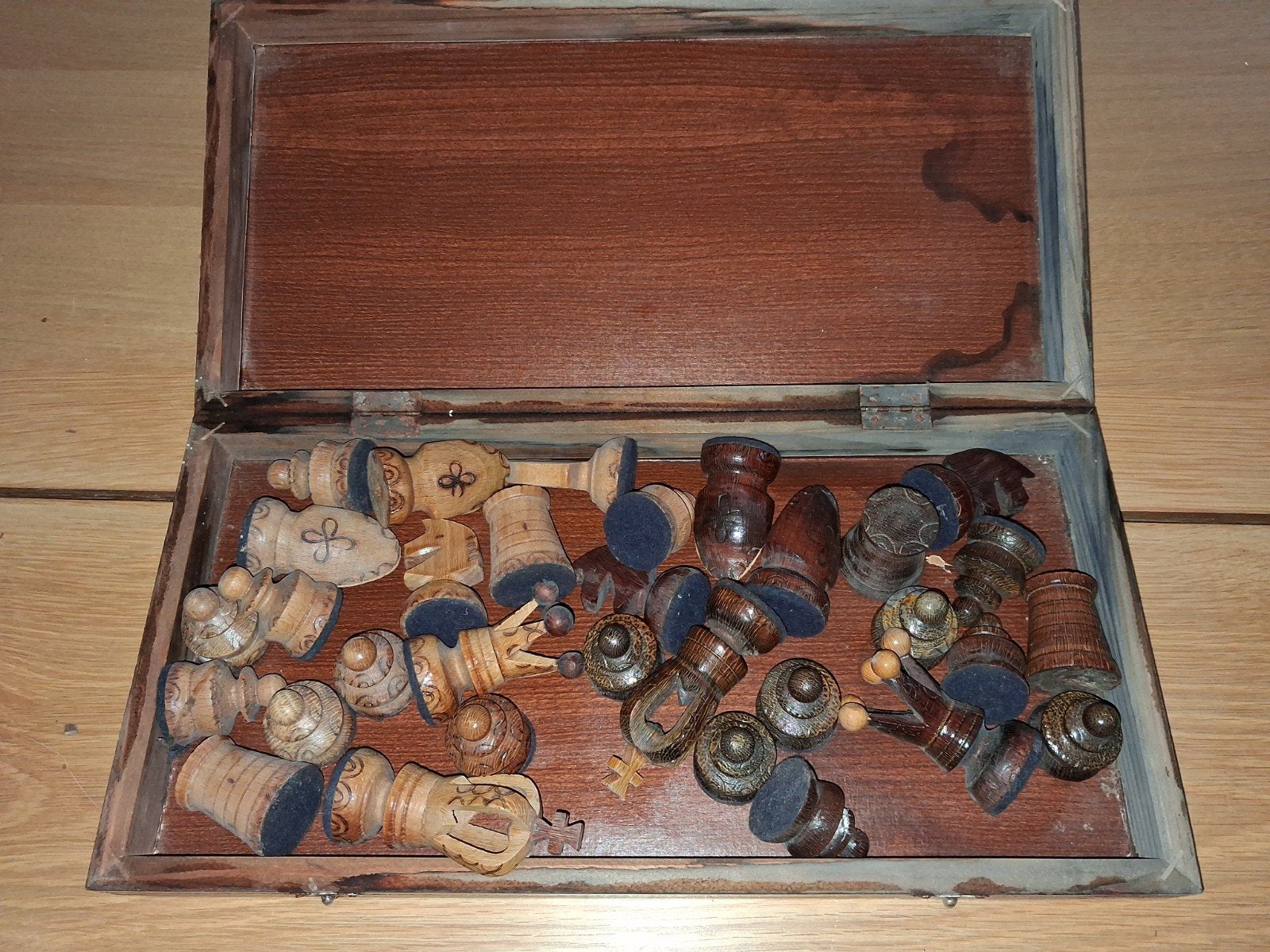 Houten Schaakspel met Opvouwbaar Bord - Handgesneden, Een of twee spelers, Ophalen, Gebruikt, Reisspel