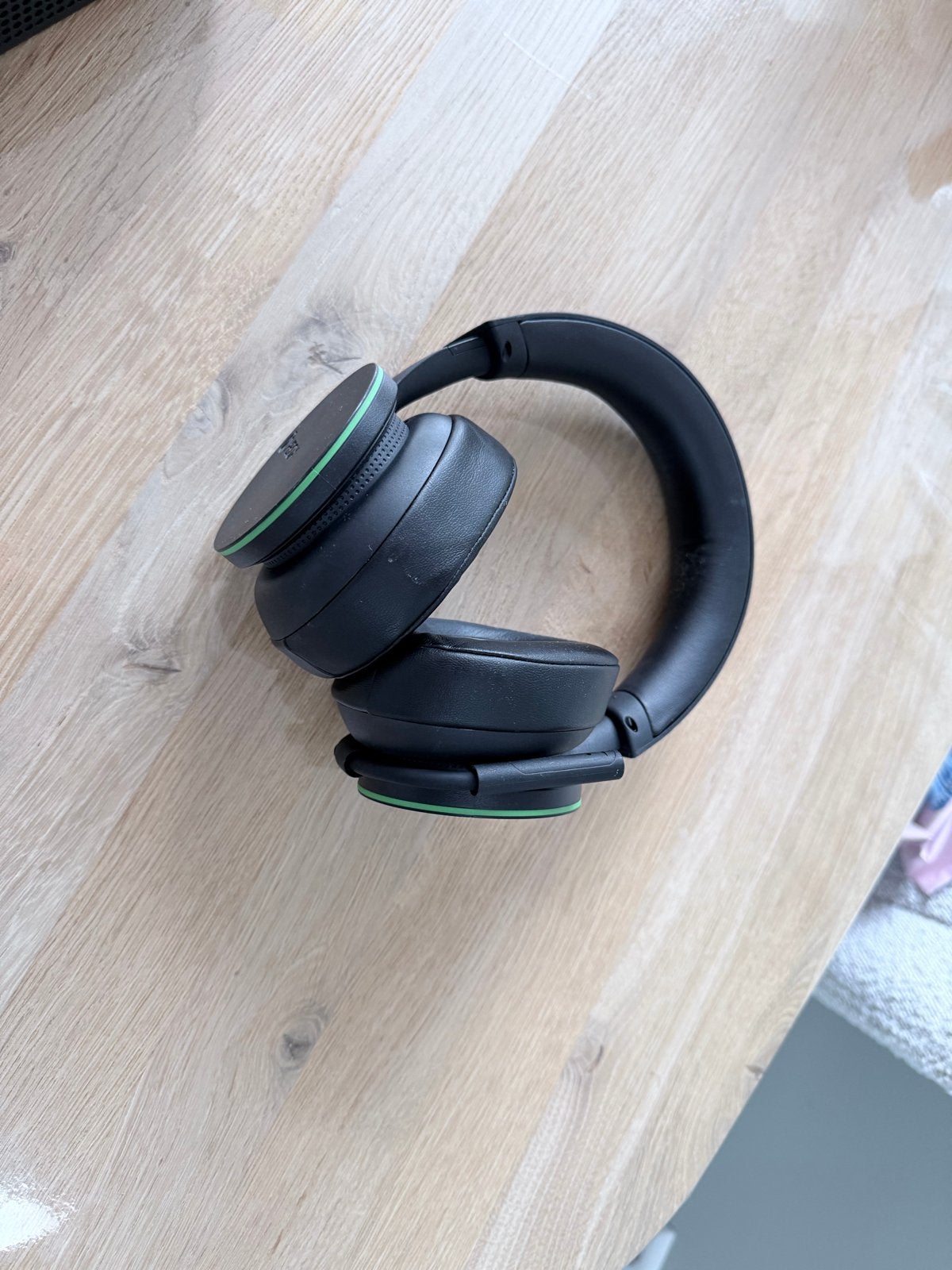 Foto 4 van Xbox Series S digital 1TB met 2 controllers en headset