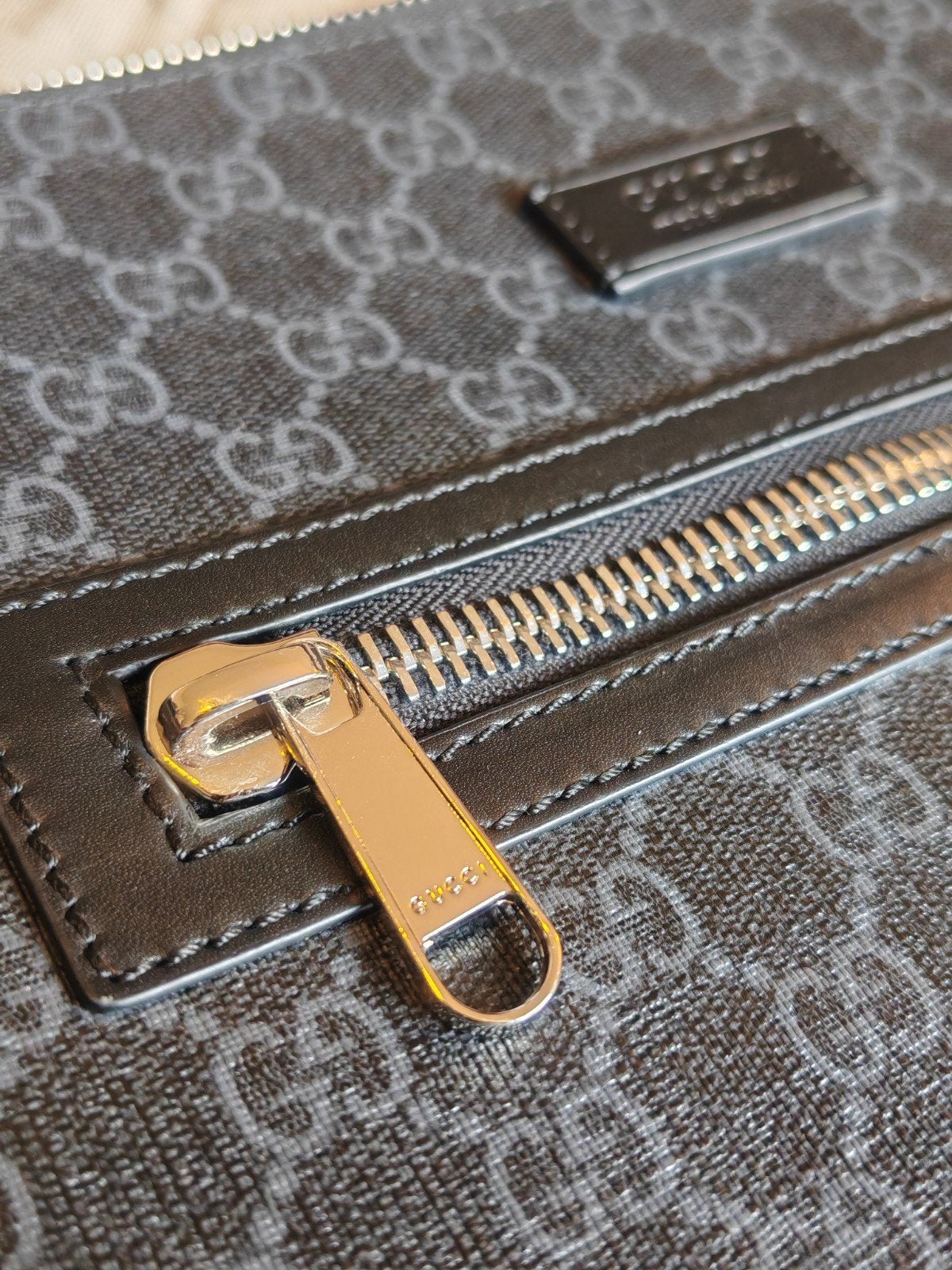 Als nieuw Gucci messenger schouder tas, Sieraden, Tassen en Uiterlijk, Ophalen of Verzenden, Zo goed als nieuw, Zwart