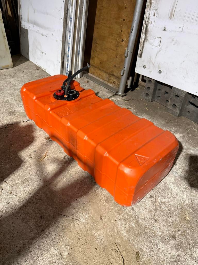 Diesel tank 96 liter - Oranje kunststof brandstoftank, Ophalen, Gebruikt, Universele onderdelen