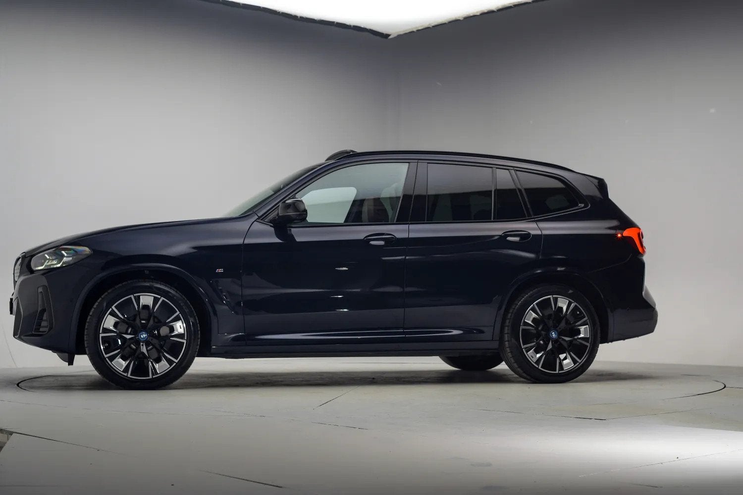 BMW iX3 80 kWh M-Sport High Executive Aut. [ Head-up H/K Pan, Automaat, 0 cilinders, Gebruikt, 750 kg