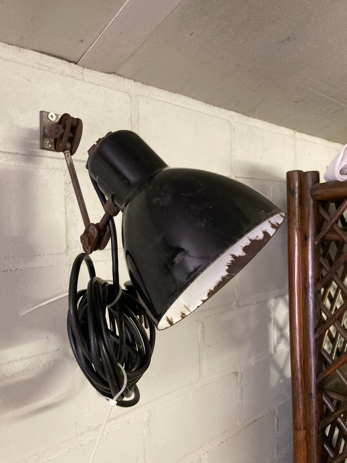 Vintage wandlamp emaille kap, werklamp jaren 60, Antiek en Kunst, Ophalen of Verzenden