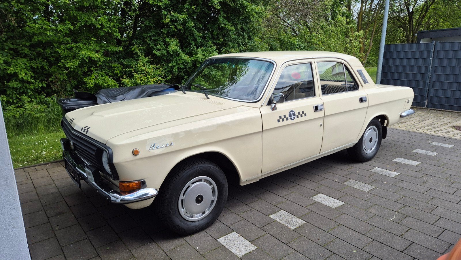 Gaz Volga 24, Bedrijf, Te koop