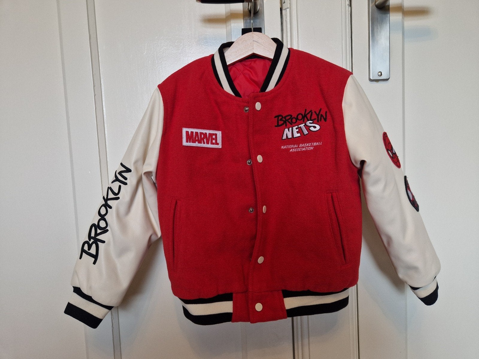 Marvel Spiderman Brooklyn Nets Varsity Jas Maat 116, Ophalen, Jongen, Jas, Marvel