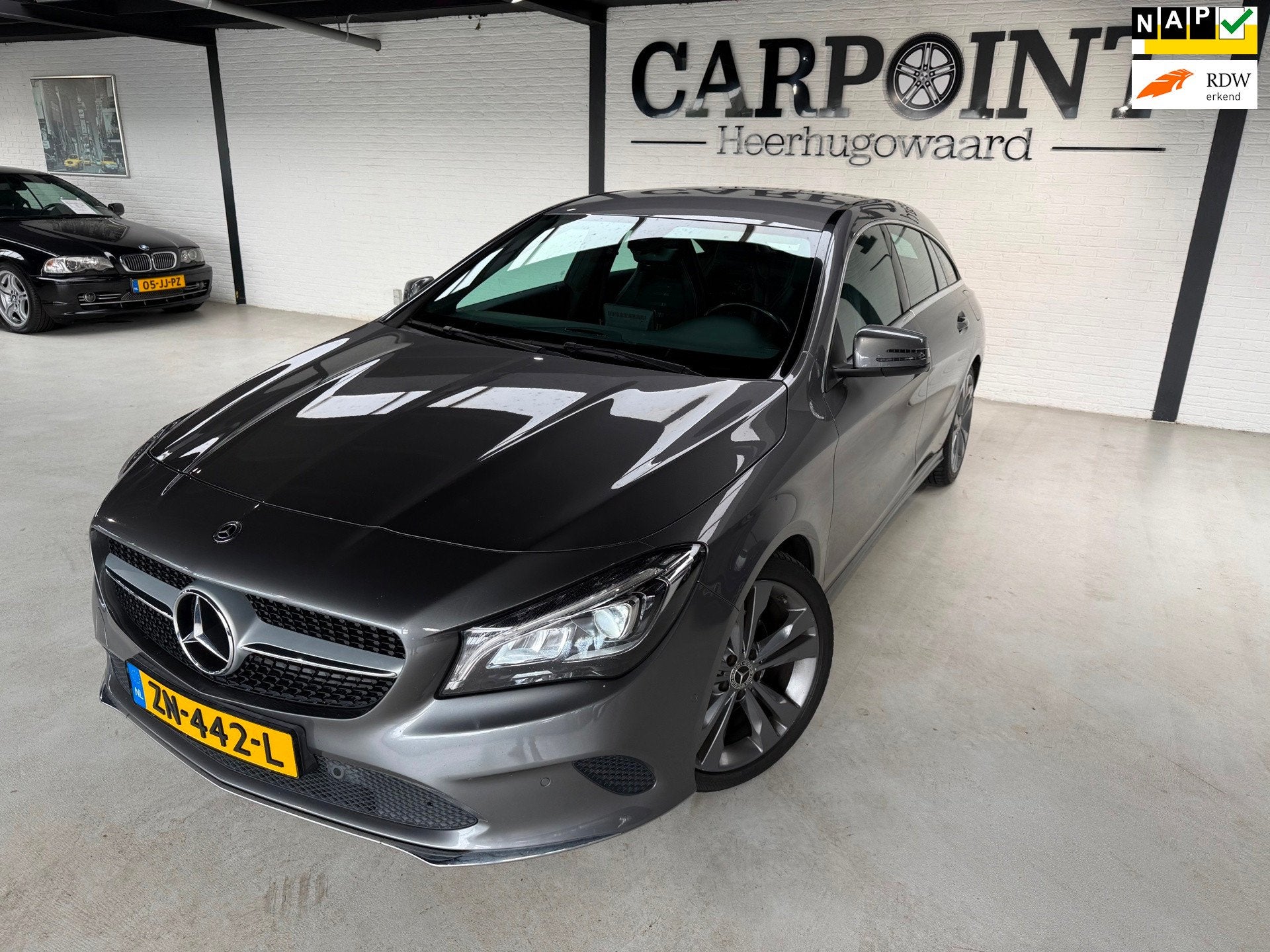Mercedes-Benz CLA-klasse Shooting Brake 180 d Business Solut, Auto's, Gebruikt, 4 cilinders, Leder en Stof, Origineel Nederlands
