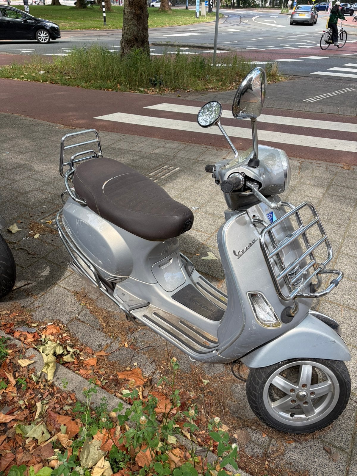 Te koop: Vespa LX 50 4T Touring 2013 – 25.000 km – Grijs, Fietsen en Brommers, Scooters | Vespa, Ophalen, Zo goed als nieuw, Benzine