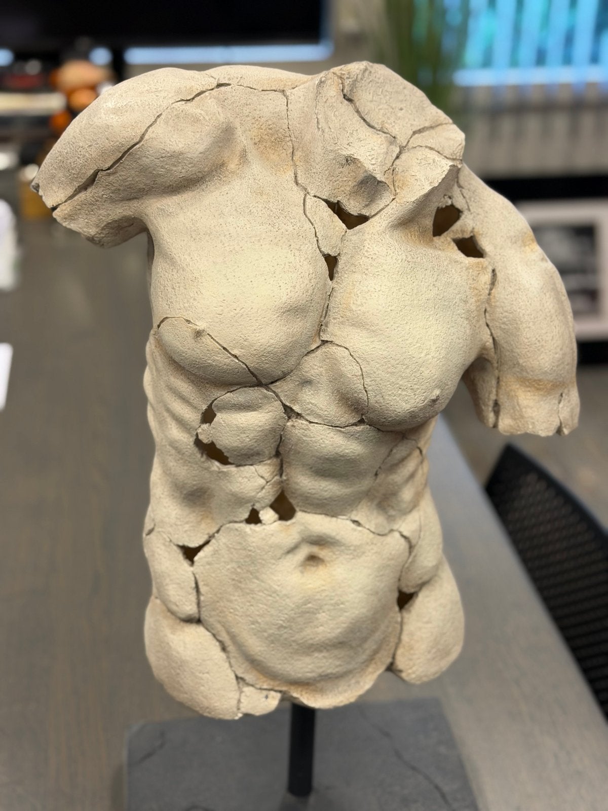 Decoratieve torso sculptuur - Klassieke stijl, Antiek en Kunst, Ophalen of Verzenden, 20 - 50 cm, Beeld, Beige