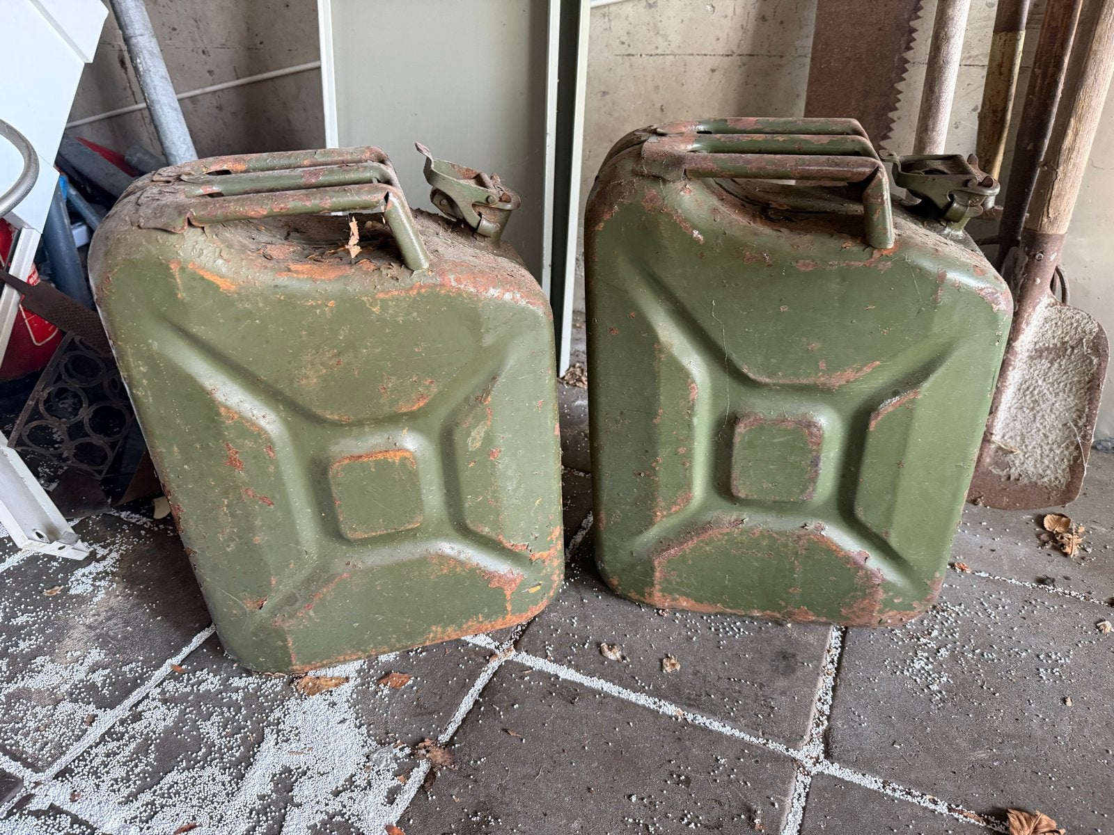 Set van 2 vintage jerrycans - legergroen, Ophalen of Verzenden