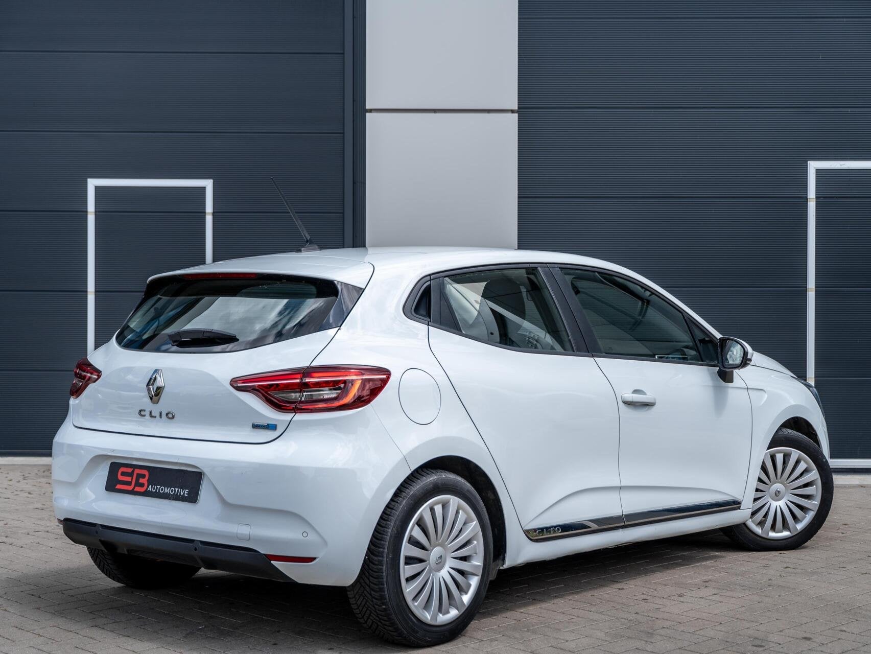 Renault Clio 1.6 E-Tech Hybrid 140 Sensoren|Airco|Garantie!, Auto's, Stof, Zwart, 4 cilinders, Verwarmde buitenspiegels