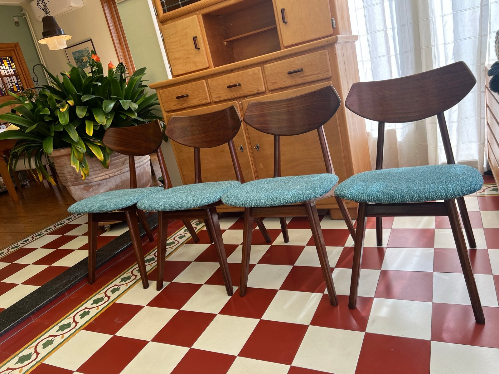 4 vintage teak eettafel stoelen Louis van Teeffelen, Ophalen, Bruin, Zo goed als nieuw, Vier