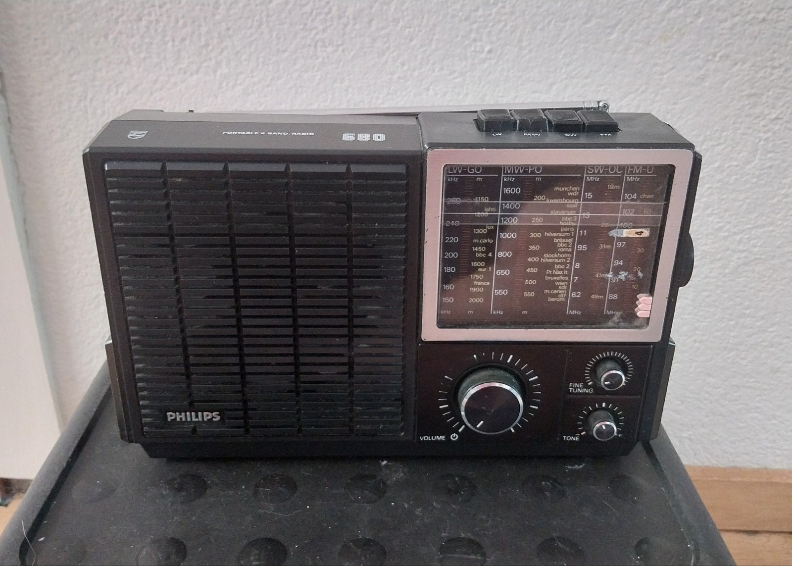 Philips 680 Portable 4 Band Radio - Vintage Wereldontvanger, Ophalen of Verzenden, Gebruikt, Wereldontvanger